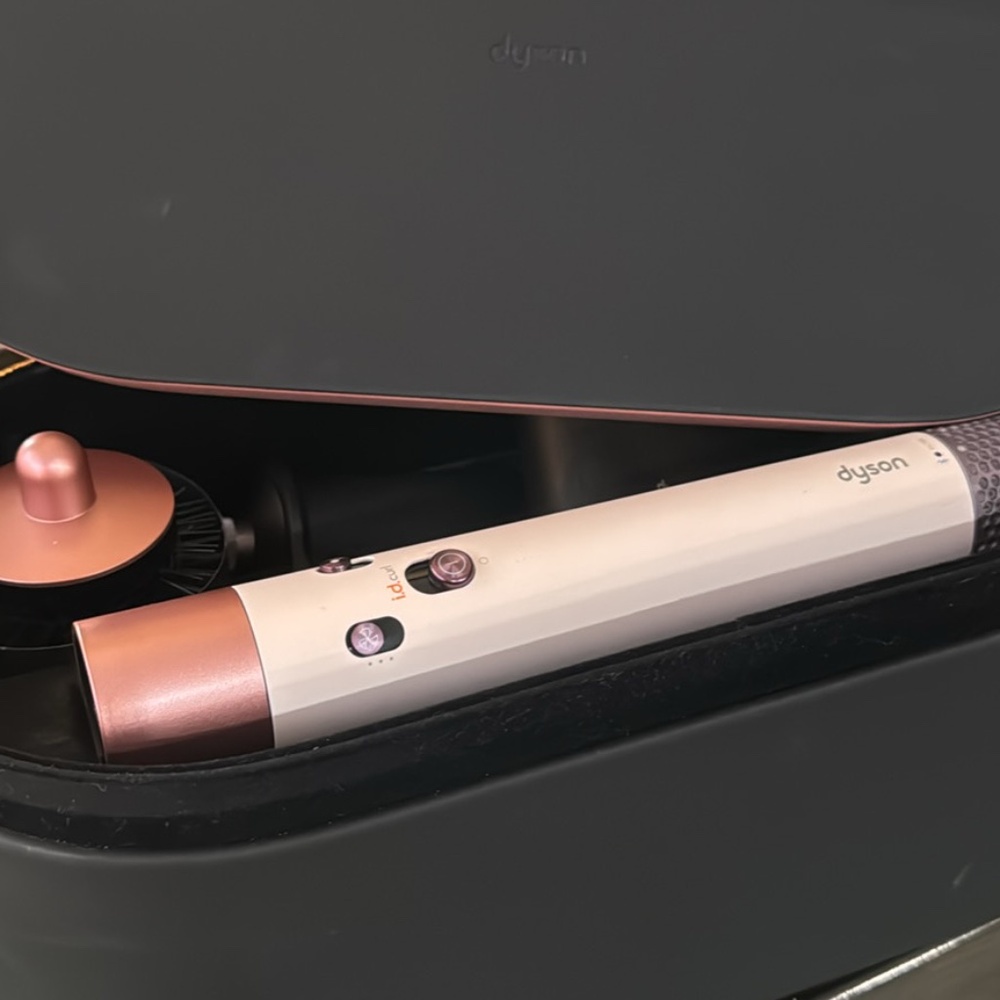 Dyson airwrap
